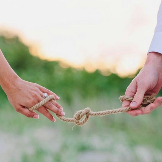 Let’s tie the knot – literally! Source: http://www.brit.co/unique-instagram-engagement-announcements