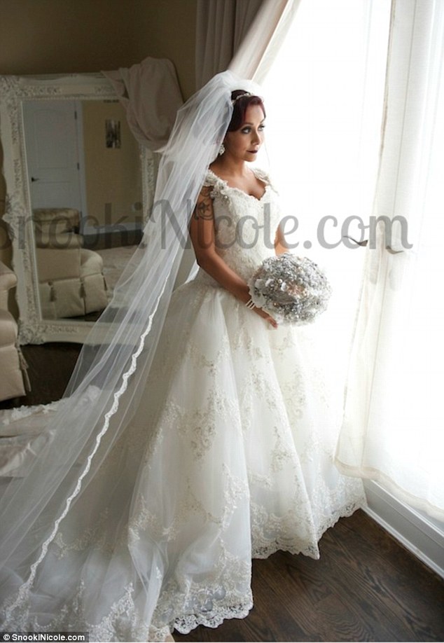 Snooki in wedding gown